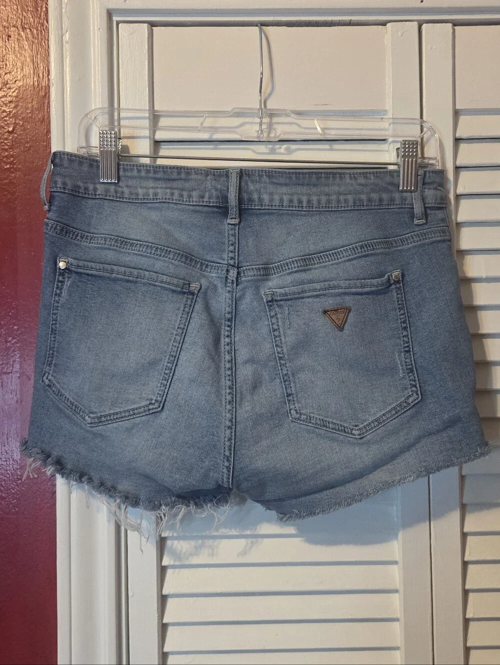 MINT CONDITION!! GUESS Distressed Denim Cut Off Shorts Size 30 Light Wash w/Logo